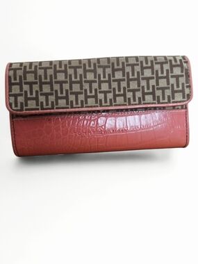Tommy Hilfiger Signature Tri-Fold Wallet Coral Faux Croc Logo Continental